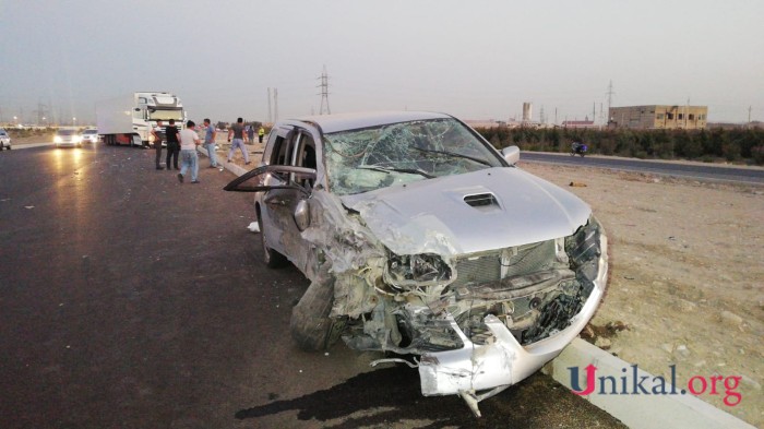 Sumqayıtda minik avtomobili TIR-la toqquşdu - yaralılar var(FOTO)